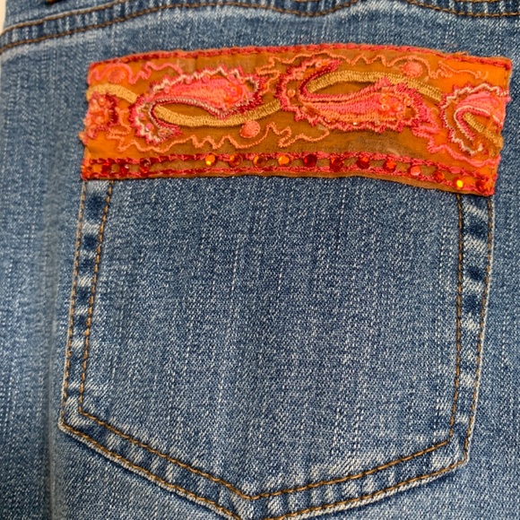 Cute jeans, size 8, embellished cuffs and back pockets - Picture 6 of 13